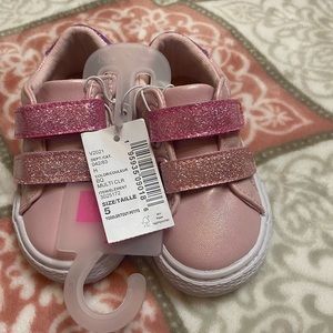 Girls multicolor shoes from the Children’s Place size 5.